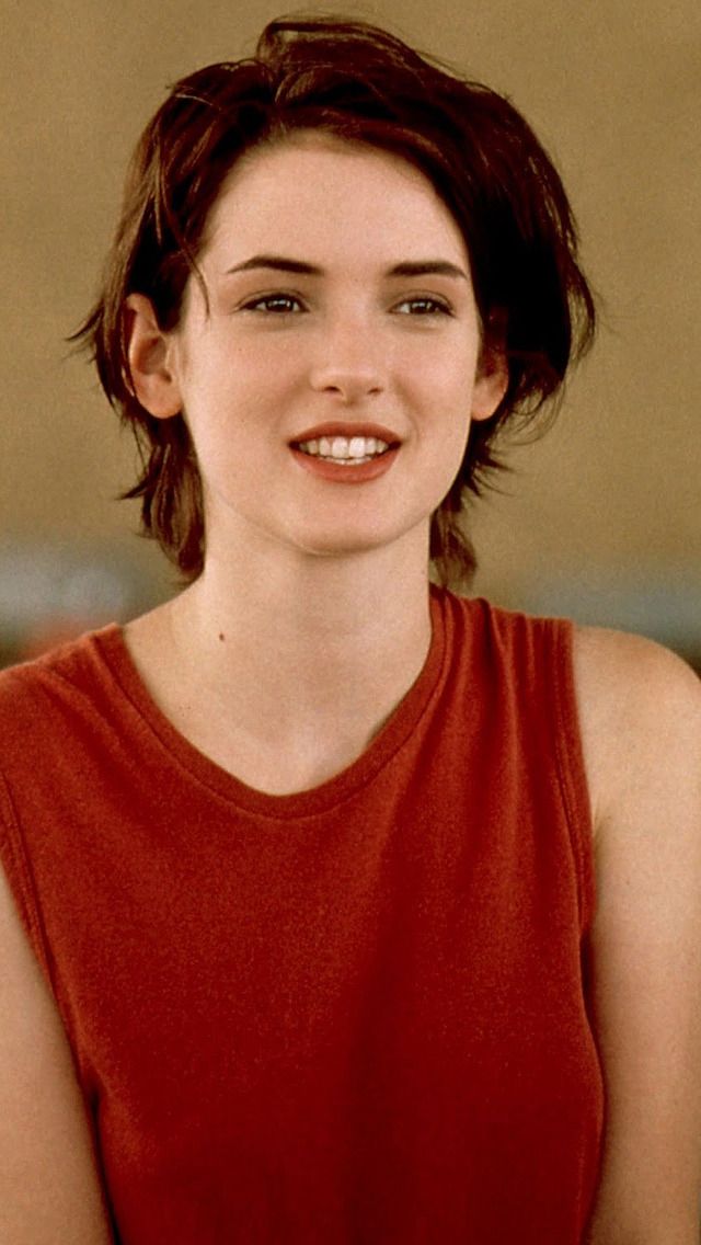 Winona Ryder Hair, Cindy Crawford 90s, Androgynous Hair, Reality Bites, Hair Inspiration Short, Shot Hair Styles, Short Wavy Hair, Winona Ryder, Short Wavy