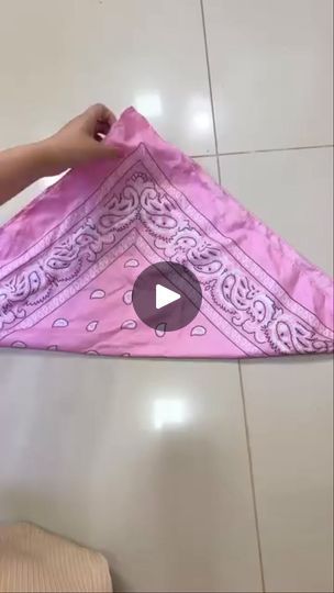 How To Make A Bow With A Bandana, Bandana Bows Diy, Bandana Hairstyles Tutorial, Futuristic Hair, Bow Making Tutorials, Winter Hair Care, Hair Everyday, Washing Your Hair, Bandana Bow