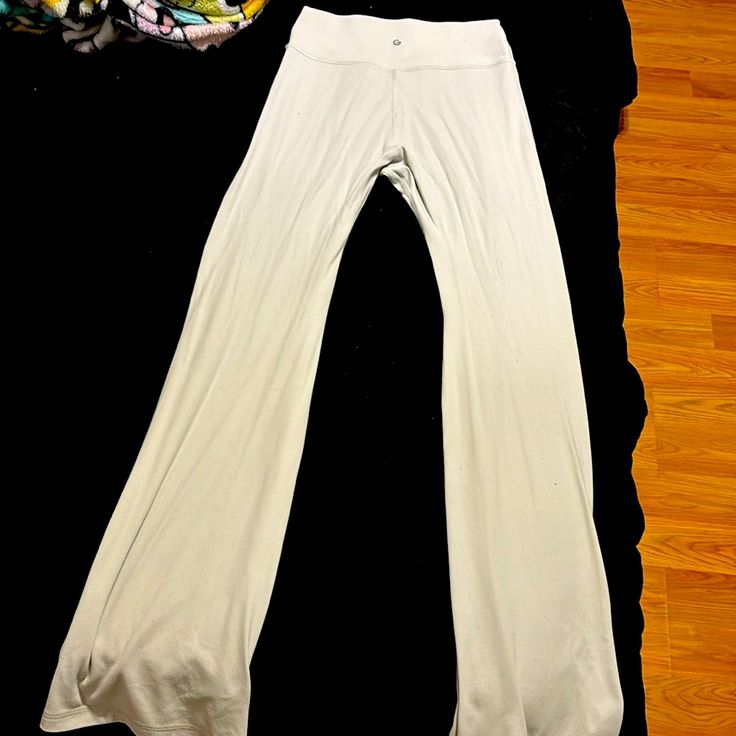 Cute Flare Leggings For Yoga, Workouts Or Daily Life. Wide Leg White Stretch Leggings, Summer Workout Bottoms Full Length, Summer Workout Bottoms, Summer Workout Full-length Bottoms, White Full-length Workout Bottoms, Spring Workout Bottoms Full Length, Wide Leg Workout Bottoms For Spring, Spring Workout Wide Leg Bottoms, Cute Flare Leggings