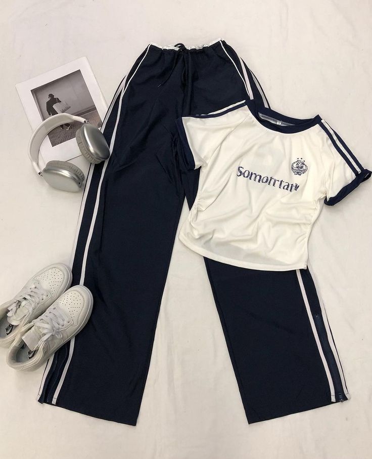 Track Suit Outfits Women, Korean Gym Outfit, Track Pants Outfit Women, Skirts Outfits Summer, Track Suit Outfit, Mini Skirts Outfits, Track Pants For Women, Mini Skirts Outfits Summer, Korean Style Clothes