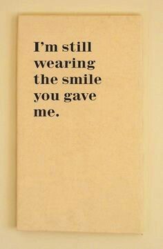 a piece of paper that says i'm still wearing the smile you gave me