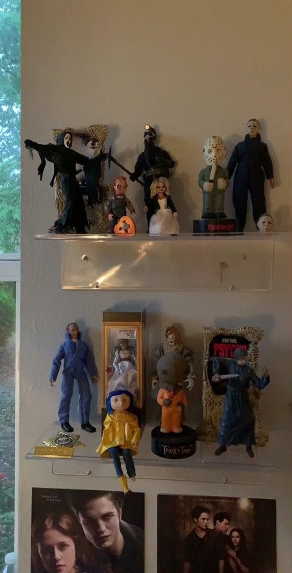 there are many figurines on the shelf