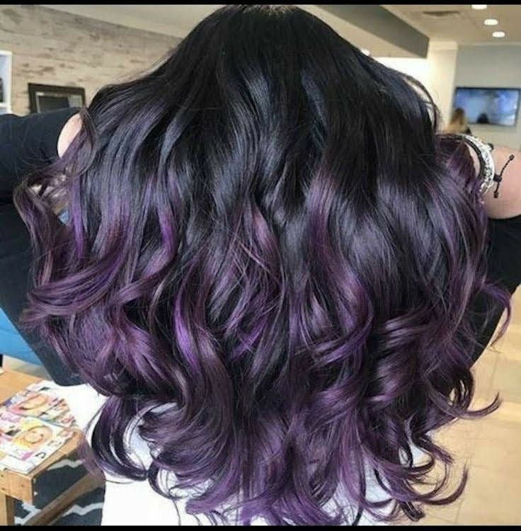 Purple Hair Tips, Pelo Color Borgoña, Best Hair Stylist, Dark Purple Hair, Hair Color Purple, Women's Hairstyles, Relaxed Hair, Dye My Hair, Trik Fotografi