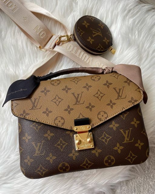 Pochette Metis Reverse, Hobo Bag Outfit, Lv Metis, Lv Handbag, Lv Pochette Metis, Handbag Luxury, Lv Pochette, Louis Vuitton Pochette Metis, Bag Outfit