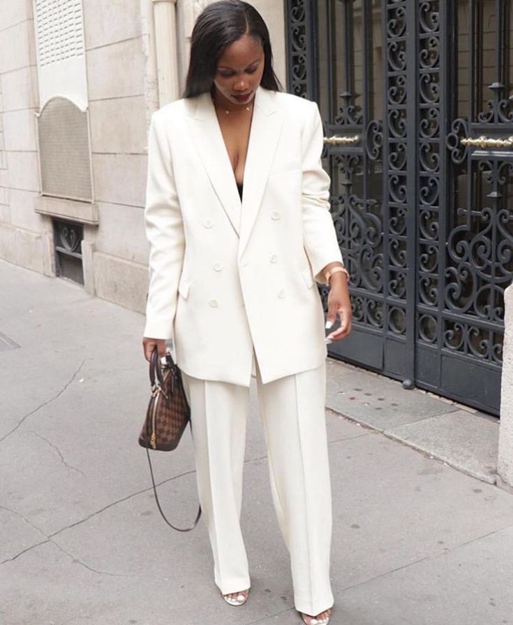 White Linen Suit Women, Classy Church Outfits, Linen Suits Women, Female Suits, White Outfits For Women, White Linen Suit, African Wear Dresses, Casual Chique, White Suit