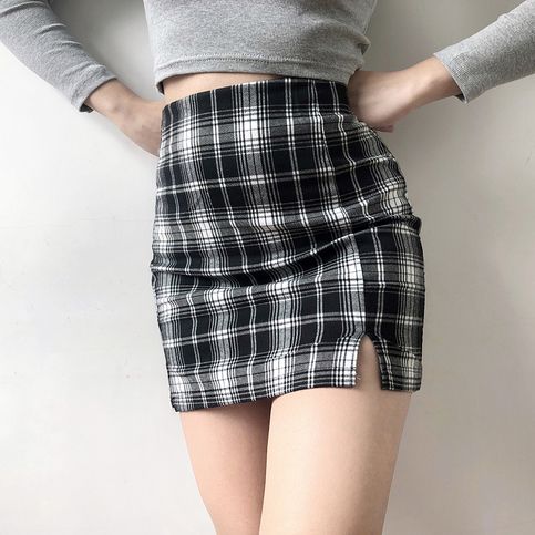 Casual Fitted Plaid Mini Skirt, Edgy Mini Skirt For School, Black High Waist School Skirt, High Waist Black Skirt For School, Trendy Fitted Skirt For School, Y2k Fitted Black Skirt, Y2k High Waist Black Skirt, Y2k Style Black Pleated Mini Skirt, Black Mini Skirt For School