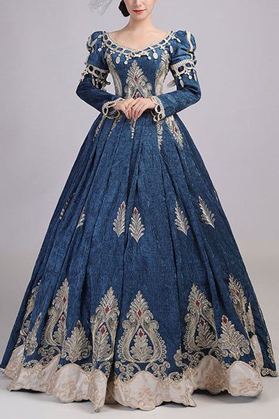 Eccentric Prom Dresses, Traditional Italian Dress, Winter Fantasy Clothing, Rennaisance Dress, Medieval Dress Royal, Royal Dress Aesthetic, Mid 1800s Fashion, Old Fashioned Dresses, Winter Princess Dress