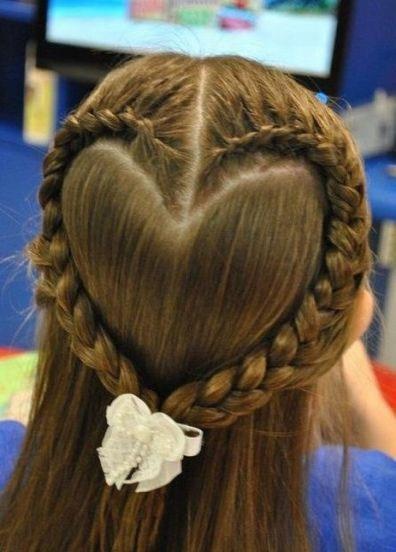 trenza que forma un corazón <3 Flowergirl Hairstyle Up, Flowergirls Hairstyle, Cute Flower Girl Hairstyles, Kids Wedding Hair, Heart Braid, Girl Hairstyle, Easy Flower, Flower Girl Hairstyles, Have Inspiration