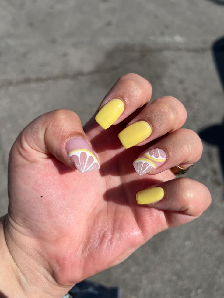 Yellow summer nail design with lemons Lemonade Nail Art, Lemon Acrylic Nails, 3d Lemon Nails, Lemon Slice Nails, Lime Yellow Nails, Lemon Nails Designs, Yellow Short Nails, Nails Lemon, Rounded Acrylic Nails