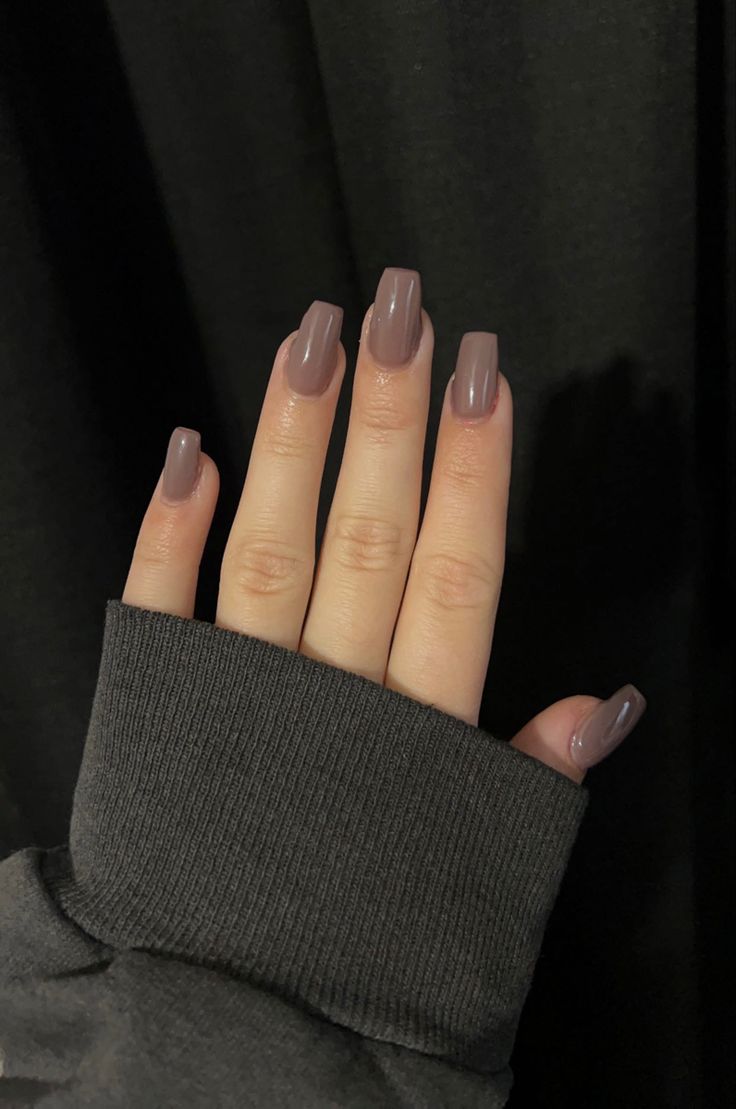 Short Acrylic Nails One Color Simple, Nails Plan Color, Wedding Nails Solid Color, Dark Colour Acrylic Nails, Plain Coloured Acrylic Nails, Dark Nails Inspiration Square, Coffin Acrylics Simple, January Nails Solid Color, Darker Color Nails