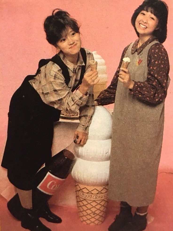 80s Japanese Fashion, 1980 Fashion, Japan Fashion Street, 80 Fashion, Akina Nakamori, Fashion Umbrella, 80s And 90s Fashion, 1980s Fashion, Kinds Of Clothes