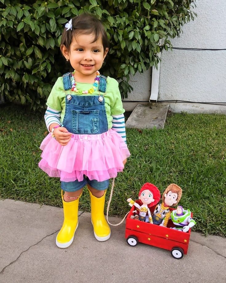 Toy Story Bonnie Costume, Family Of 4 Costumes With Baby, Toddler Costumes Girl Diy, Cute Toddler Costumes Girl, Family Toddler Halloween Costumes, Bonnie Toy Story Costume, Unique Toddler Girl Halloween Costumes, Toy Story Family Costumes Diy, Baby Girl Halloween Costumes Diy