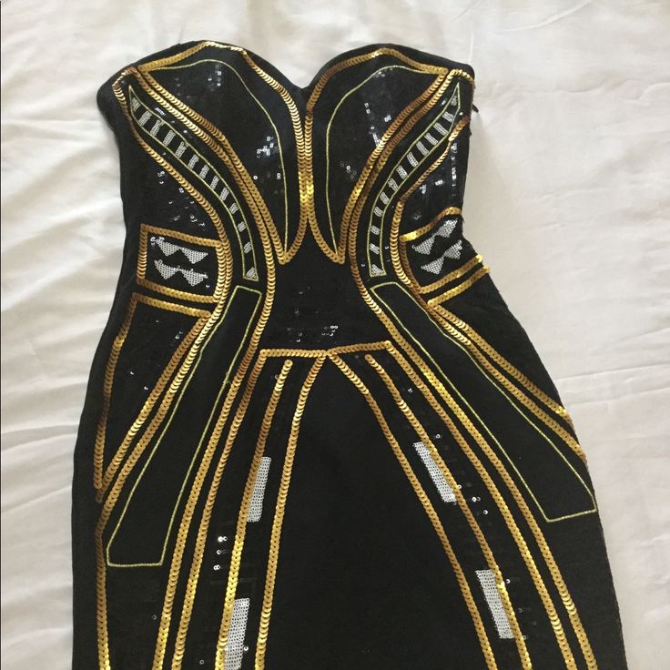 Black Dress With Gold/White/Black Sequence In Front And Plain Black Back. Gold Embroidery. Egypt Fashion, Dress H&m, Black Back, Gold Embroidery, Hm Dress, H M Dresses, Plain Black, Back To Black, Egypt