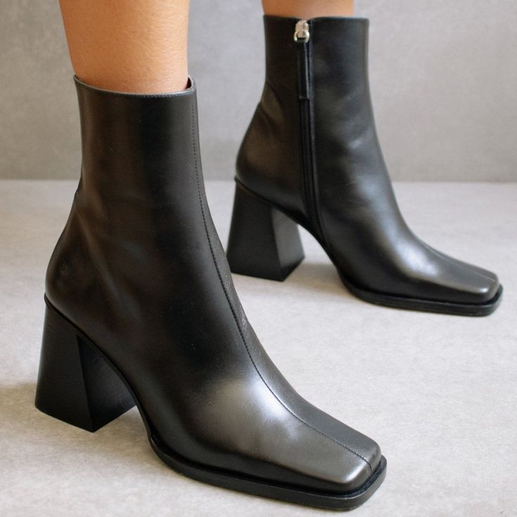 The South Black Leather Are The Unquestionable Sweethearts Of The Footwear World. A Jet Black Block Heel And A Shiny Leather Finish Are Among The Qualities That Make These Black Leather Ankle Boots Unique. Boasting A Side Inward Facing Zipper For Extra Comfort And A Defined Vertical Line From Toe To Ankle. 10/10 Would Recommend. Heel Height: 8 Cm Material: Leather Black Block Heels, Leather Finish, Black Leather Ankle Boots, 2024 Fashion, Leather Ankle Boots, Jet Black, The South, Black Boots, Block Heels