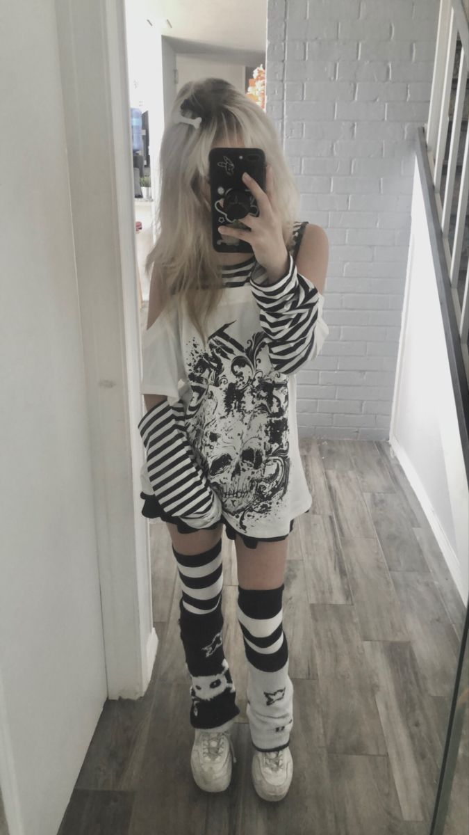 black and white stripe emo outfit Grunge Black And White Outfits, Emo Clothes Female, Alt White Outfits, Hot Emo Outfits Women, Black And White Scene Outfit, Black And White Emo Outfits, Emo Outfits For Women, Spring Emo Outfits, All Black Emo Outfit