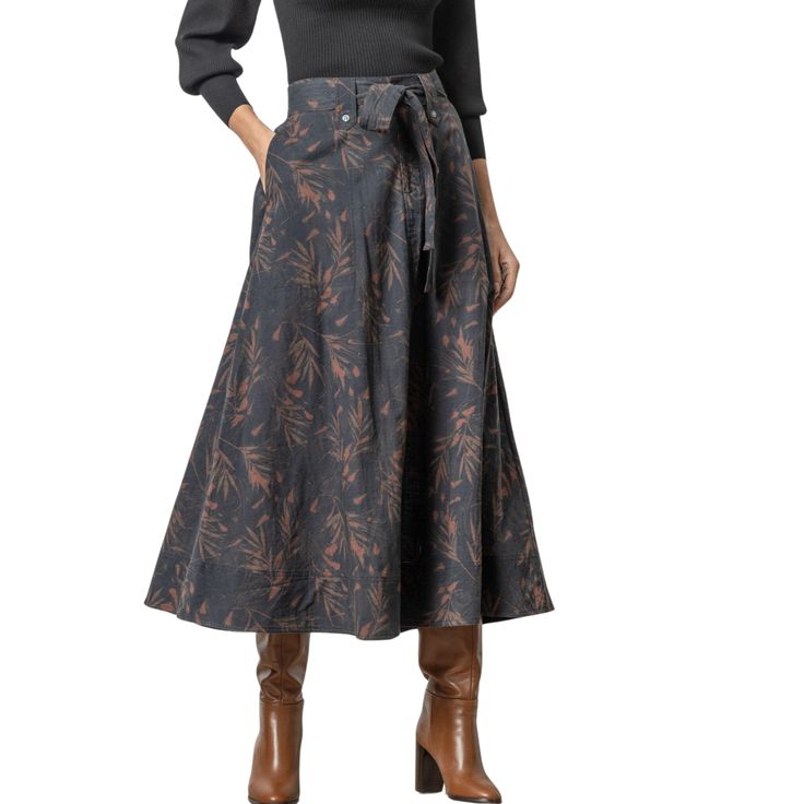 With a plain front and elastic at the back waist, this skirt is super flattering. Casual Summer Skirt, Belted Skirt, Dress With Jean Jacket, Raglan Top, Tiered Maxi Skirt, Linen Paper, Skirt Belt, Button Down Dress, Summer Skirts