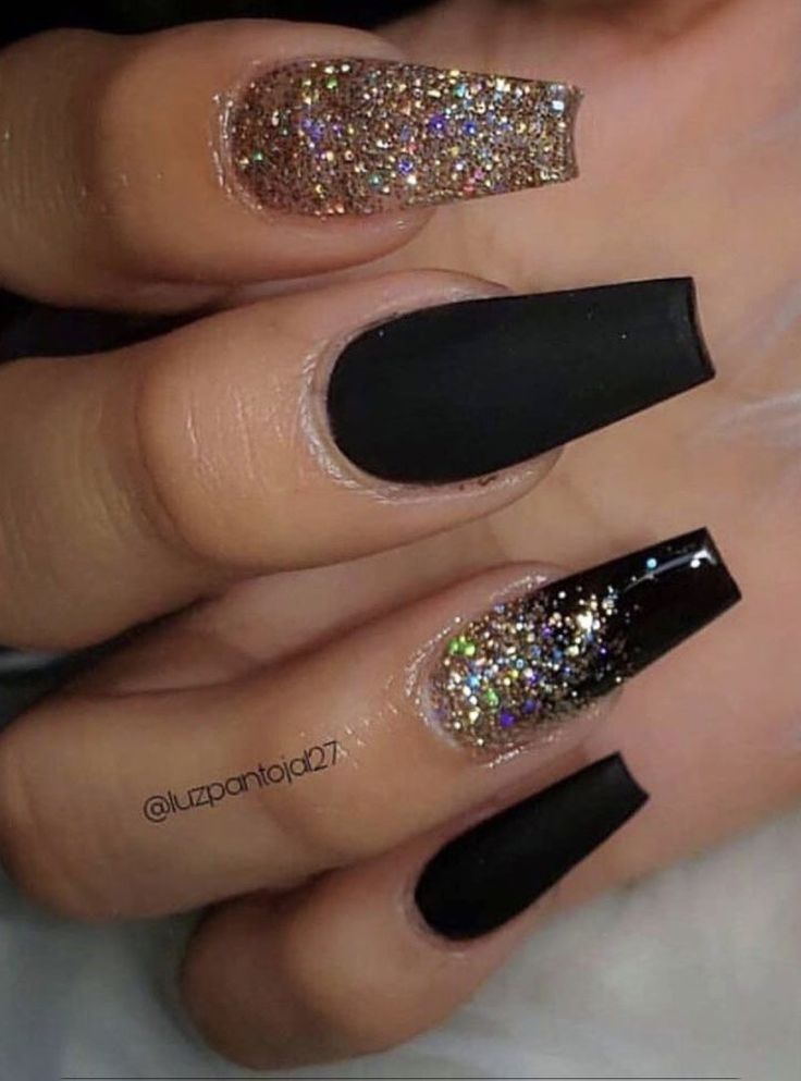 Black Nails With Glitter, Nails With Glitter, Black Coffin Nails, Ombre Nails Glitter, Winter Nails Acrylic, Ombre Nail Designs, Black Nail, Winter Nail Designs, Acrylic Nails Coffin