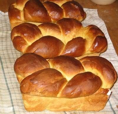 several loaves of bread sitting on top of a towel