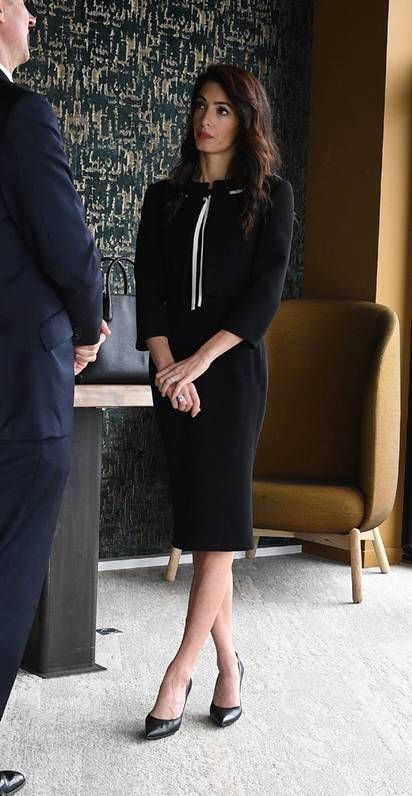 Amal Clooney Suit, Lady Lawyer Outfits, Amal Clooney Work Outfits, Amal Clooney Lawyer, Amal Clooney Style Work, Amal Alamuddin Style, Amal Alamuddin, Women Lawyer, Lawyer Fashion