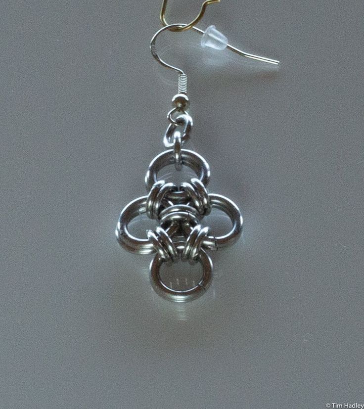 These are chainmail earrings made of Bright Aluminum. It is a Japanese Lace pattern. Length listed is distance from top of hook to bottom of earring. Why aluminum? It's lightweight yet strong, making it comfortable to wear yet durable. It does not tarnish, but there are rare instances of a slight grey rub-off that can occur. This easily washes off. If the jewelry becomes dirty or dingy, it can be washed with soap and water or a vinegar and baking soda soak. I can make similar items in different weights or colors, as well as different materials such as stainless steel, sterling silver, copper, argentium, and more. If you don't see exactly what you want, contact me to see what I can do for you. Chainmail Patterns Tutorials, Chainmaille Jewelry, Chainmaille Earrings Tutorial, Chainmail Earrings Tutorial, Chainmail Earrings, Chainmail Jewelry Earrings, Chainmail Jewelry Making Tools, Chain Mail Earrings, Chainmaille Jewelry Patterns