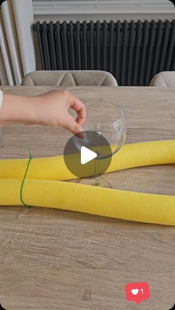 a video demonstrating how to make a candle holder out of construction paper and pipe cleaner