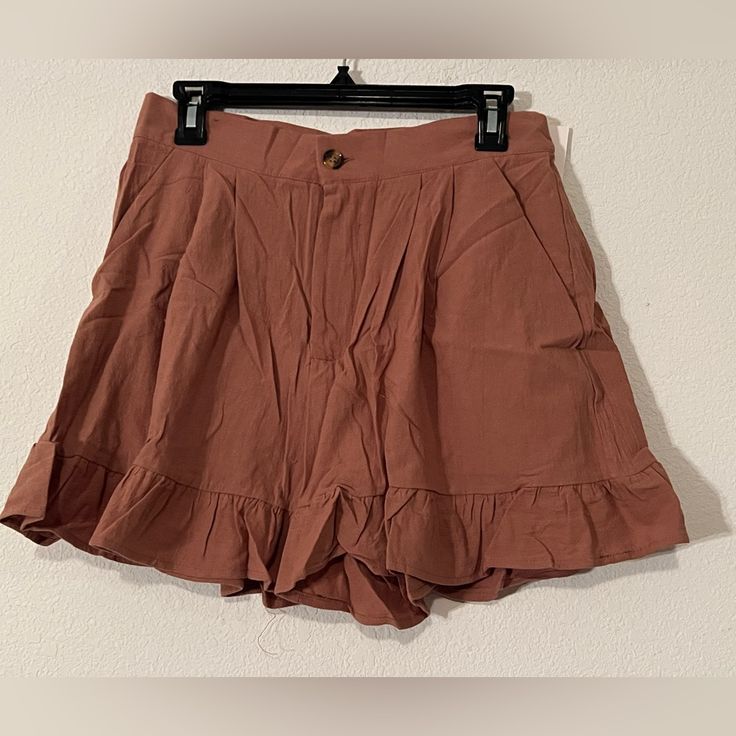 Pantalon- Khaki Ruffle Hem Pleated Shorts Nwt Xl 65% Cotton 35% Polyester Chic Brown Ruffled Bottoms, Casual Ruffled Pants, Wide-leg Pants With Built-in Shorts For Day Out, Wide Leg Pants With Built-in Shorts For Day Out, Brown Ruffled Bottoms For Spring, Spring Brown Ruffled Bottoms, Casual Relaxed Fit Ruffled Shorts, Brown Relaxed Fit Bottoms For Day Out, Relaxed Fit Brown Bottoms For Day Out