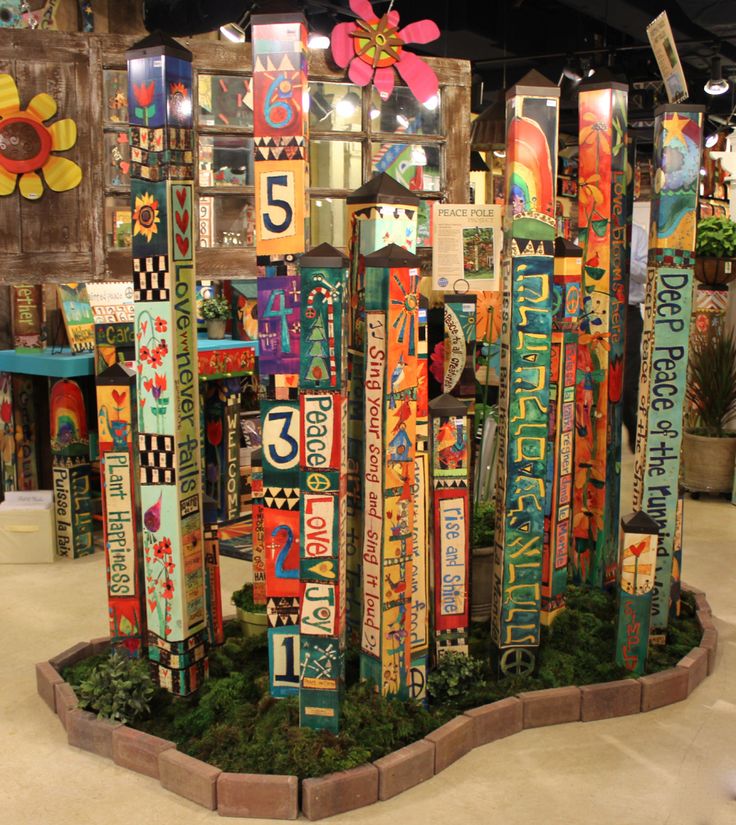 an assortment of colorful wooden signs on display in a store's centerpieces