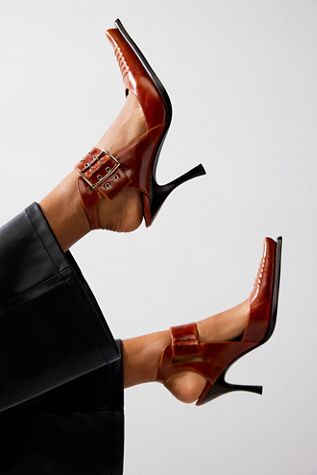 Upcoming Fashion Trends, Pointed Heels, Unique Shoes, Fabulous Shoes, Hot Shoes, Shoe Obsession, Shoe Lover, Jeffrey Campbell, Beautiful Shoes