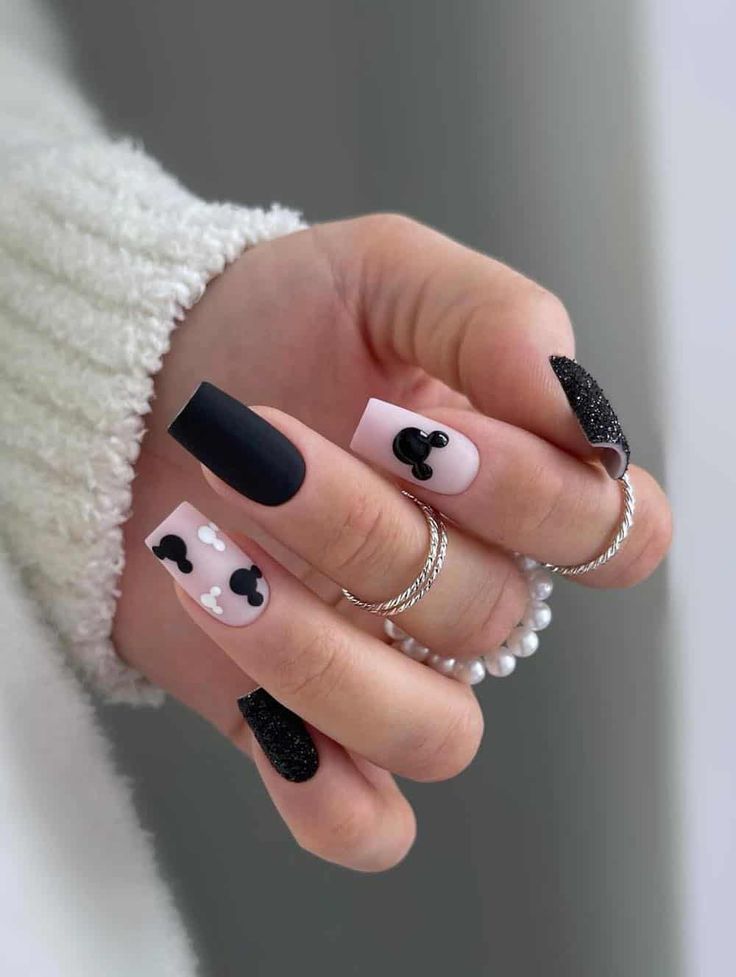 27+ Disney Nails That Are Pure *Magic* (simple, cute, classy) Nail Design Disney, Nails Acrylic Disney Simple, Simple Mickey Nails, Mickey Disney Nails, Disney Nails 2024, Disney Halloween Nails Simple, Disney Halloween Nails Acrylic, Disney Birthday Nails, Lowkey Disney Nails