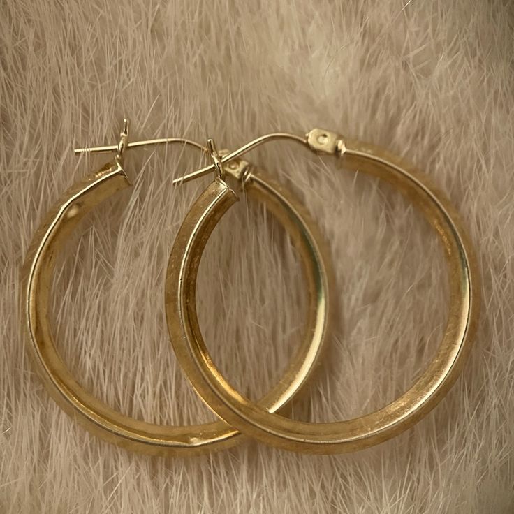 Classic And Elegant Hoop Earrings In 14k Solid Yellow Gold. They Are Over 1 Inch Wide And Round Shaped. They’re Thick And Have Lots Of Gold In Them. They Have Snap Back Closure. Hoop Earrings Are Timeless And Fantastic For Everyday Wear. Easy To Dress Up Or Down. And They’re In 14k Solid Gold Not Plated Or Filled, So You Can Wear Them Forever! Great Vintage Condition, Ready To Wear. They Would Make A Great Gift For Someone Special Or Yourself. Vintage, Antique, Retro, 14k, 18k, 10k, Filigree, Es Xoxo Jewelry, Victorian Art Deco, Golden Hoops, Victorian Art, Large Hoop Earrings, Snap Back, Gold Hoops, Solid Yellow, Christmas Ideas