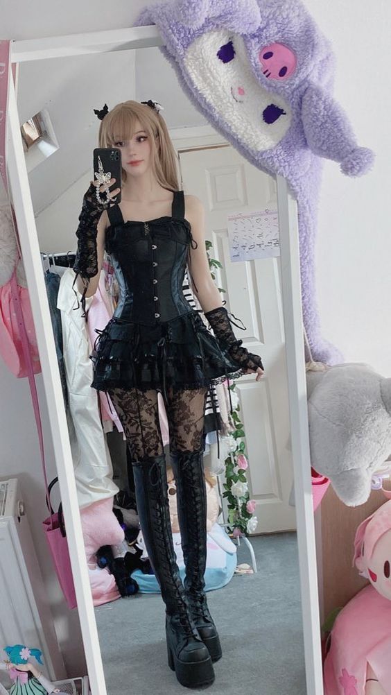 Gothic Mode, Alt Outfits, Rock Outfit, Halloween Costume Outfits, Goth Girl, Foto Poses, Cute Cosplay, Swaggy Outfits, Gothic Outfits