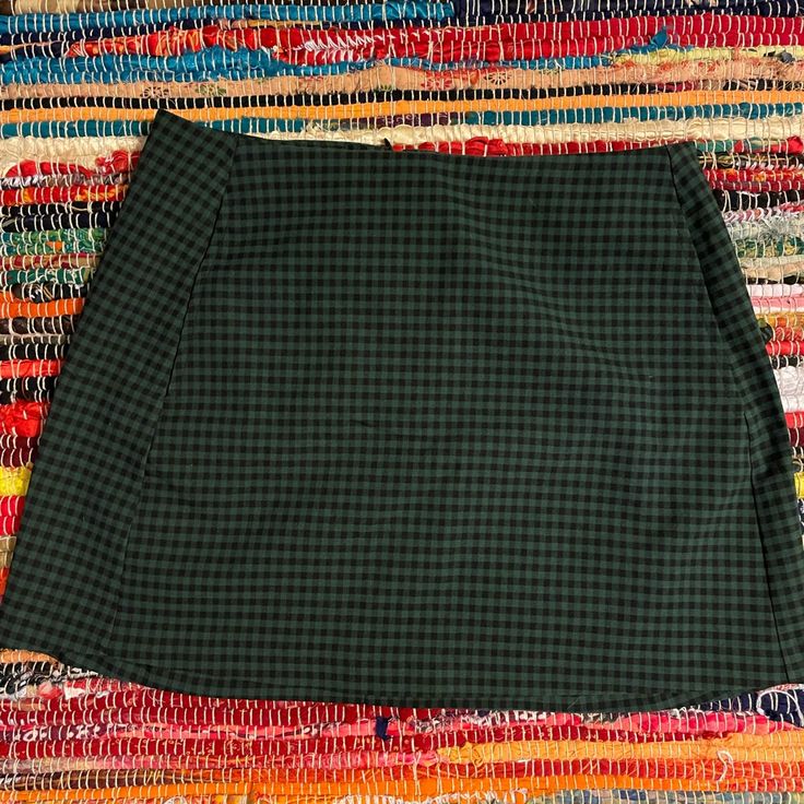 Dark Green & Black Checkered Print Mini Skirt - With Pockets! New W Tags Urban Outfitters (Size Small) Casual Gingham Fitted Skort, Casual Fitted Gingham Skort, Fitted Gingham Mini Skirt Casual, Casual Fitted Gingham Mini Skirt, Fitted Green Skirt From Urban Outfitters, Gingham Mini Skirt, Urban Outfitters Skirt, Gingham Skirt, Print Mini Skirt