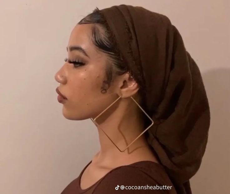 Headwrap Hairstyles, Stile Hijab, Hair Wrap Scarf, Head Wrap Styles, Hair Scarf Styles, Mode Turban, Head Scarf Styles, Turban Style, Hair Wraps