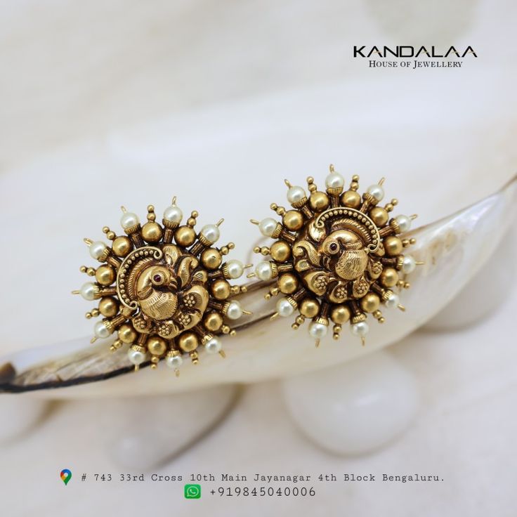 Gold Inspo, Big Earrings Gold, Radha Kishan, Men Jewellery, New Gold Jewellery Designs, Gold Earrings Models, Antique Gold Jewelry Indian, Gold Jewellry, Gold Bar Earrings