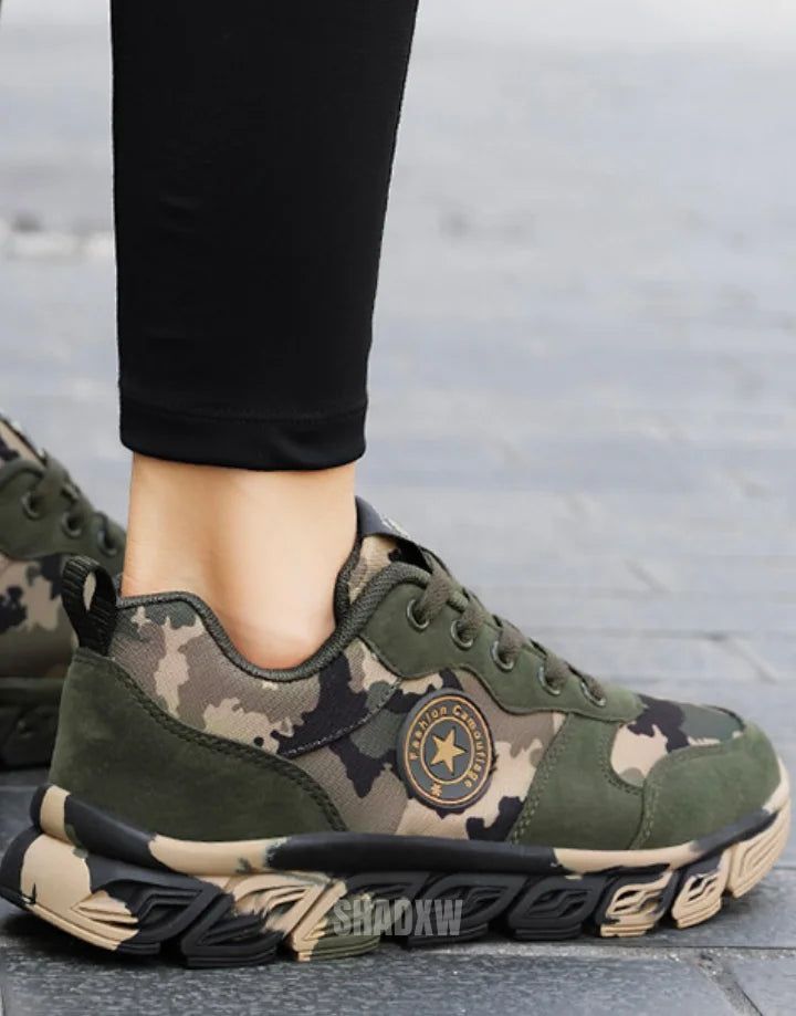 Design: Techwear, Streetwear Materials: Mesh fabric Features: Breathable materials No box included For men and women Free shipping Military sneakers with khaki camo Inspired by military gear, these sneakers with an urban look are printed with camouflages. It features a thick sole to absorb shocks, ideal for sports activities. It is easily laced with a drawstring to keep your shoe securely on your ankle. An effective design for men and women that will match perfectly with black cargo pants. Techwear Shoes, Street Goth, Techwear Streetwear, Techwear Outfits, Goth Shoes, Streetwear Shoes, Futuristic Style, Black Cargo Pants, Military Gear