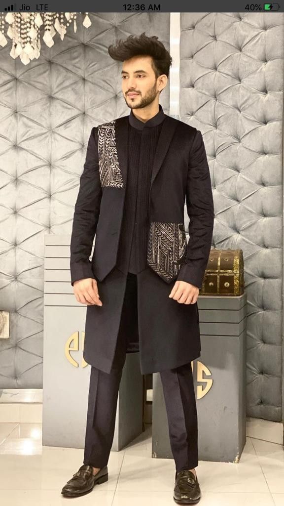 Modern Indian Outfits Men, Indo Western Wedding Outfits For Men, Mens Indo Western Outfits, Wedings Drees Man 2023, Mens Kurta Designs Style Indian Weddings, Suit Designs Indian Style Men, Black Indowestern Men, Indowestern Outfits For Men Indian Weddings, Mens Traditional Wear Indian Wedding