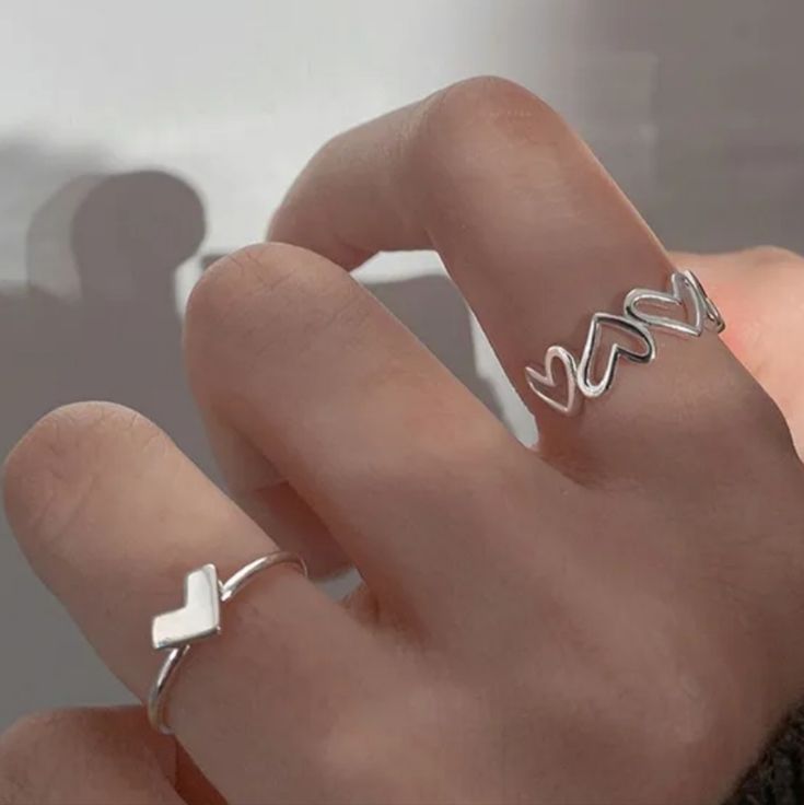 Newadorable!! 2 Piece Adjustable Hollow Heart Ring Set In Silver Plating. The Rings Ate Adjustable And Will Fit Most Fingers. Both The Inner Heart Ring And Hollow Heart Ring Is Included. Very Unique And Different. Makes A Perfect Gift Or For Yourself. Suitable For All Teens. Suitable For All Occasions. Rings Simple Silver, Daily Rings, Stylish Jewelry Accessories, Heart Butterfly, Couples Ring Set, Hollow Heart, Trendy Ring, Geometric Ring, Ring Fashion