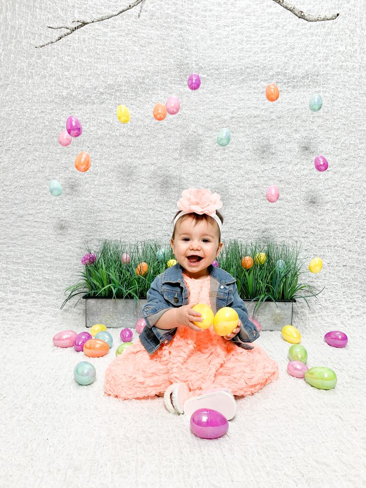 Easter Diy Photoshoot, Easter Photoshoot Toddler, Baby Easter Pictures, Easter Portraits, Easter Pics, Easter Photoshoot, Toddler Photoshoot, Newborn Photography Poses, Easter Dog