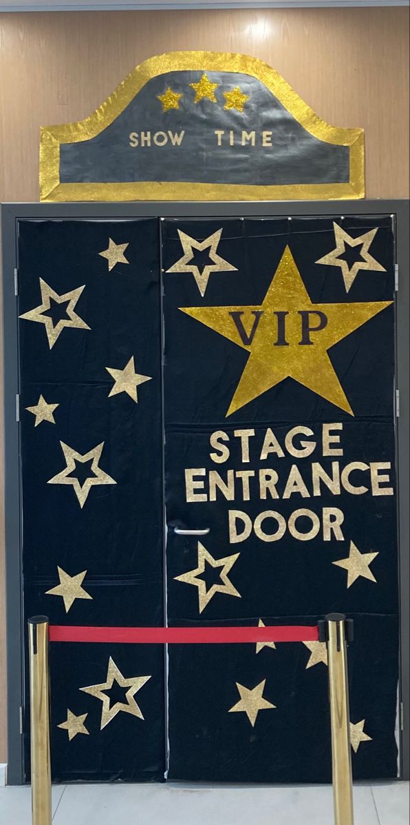 Door decoration for talent show Talent Show Backdrop Ideas, Talent Show Themes School, Diy Talent Show Decorations, Talent Show Awards, Talent Show Crafts For Kids, Talent Show Theme Ideas, Award Ceremony Theme Ideas, Talent Show Stage Decorations, Talent Show Themes