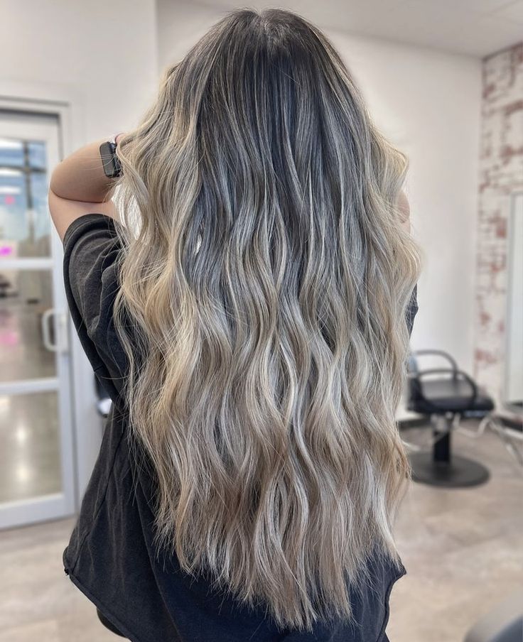 Blonde Hair Dark Roots, Ash Blonde Hair Balayage, Dark Roots Blonde, Warm Hair Color, Hair Colouring, Brown Hair Inspo, Hair Growing Tips, Dark Roots Blonde Hair, Bangs With Medium Hair