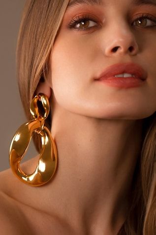 22kt gold plated link chain hoops with a push back closure. - Aza Fashions Jewelry Mood Board, Gold Statement Jewelry, Pebble Ring, Big Statement Earrings, Classy Earrings, Earrings Hoops, Gold Statement Earrings, Jewellery Earrings, Earrings Inspiration