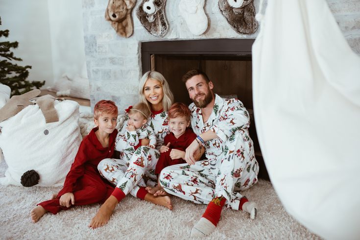 Getting Cozy for Christmas - Cara Loren Christmas Pajama Pictures, Family Portrait Outfits, Christmas Family Photoshoot, Cara Loren, Christmas Pjs Family, Xmas Photos, Christmas Pj, Holiday Photoshoot, Christmas Wear