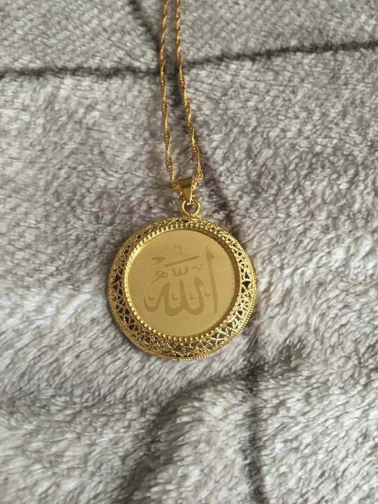 Locket Gold Design, Arabic Jewelry Necklaces, Allah Necklace, Flatlay Clothes, Box Gift Wrapping, Have A Lovely Evening, Allah Pendant, Gold Pendants For Men, Arabic Jewelry