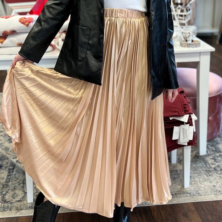 Flowly, Pleated Midi Skirt In Beautiful Blush With A Gold Shimmer. In Real Life The Color Doesn't Look Quite As Metallic As It Does In Photos. True To Size. Has Stretchy, Elastic Waistband And Inner Lining. New With Tags! Fabric: 90% Polyester, 10% Elastane Gold Flowy Long Skirt, Spring Party Skirt With Elastic Waistband, Chic Gold Pleated Skirt, Pink Flowy Skirt For Fall, Pink Long Skirt For Fall, Long Pink Skirt For Fall, Gold Skirt For Fall Season, Gold Skirt For Fall, Spring Gold Pleated Skirt