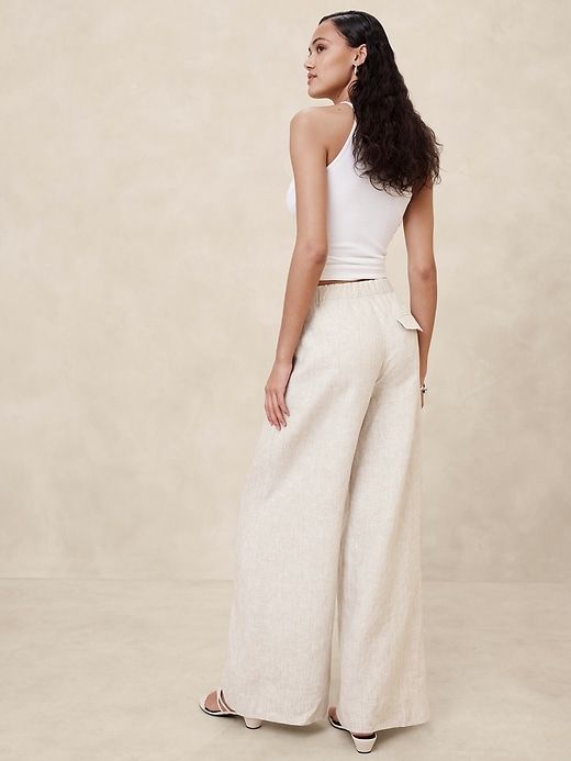 Chic Linen Bottoms For Loungewear, Chic Linen Loungewear Bottoms, Chic Linen Wide Leg Lounge Pants, Chic Linen Bottoms With Elastic Waistband, Chic Neutral Linen Bottoms, Effortless Summer Bottoms With Pockets, Versatile Linen Bottoms For Spring, Elegant Linen Bottoms For Vacation, Elegant Relaxed Fit Bottoms For Vacation