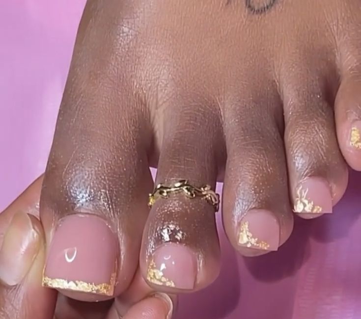 Gold Toe Nails, French Toe Nails, Pedicure Designs Toenails, Gel Toe Nails, Acrylic Toes, Acrylic Toe Nails, Toe Nail Color, Pretty Toe Nails, Spring Acrylic Nails