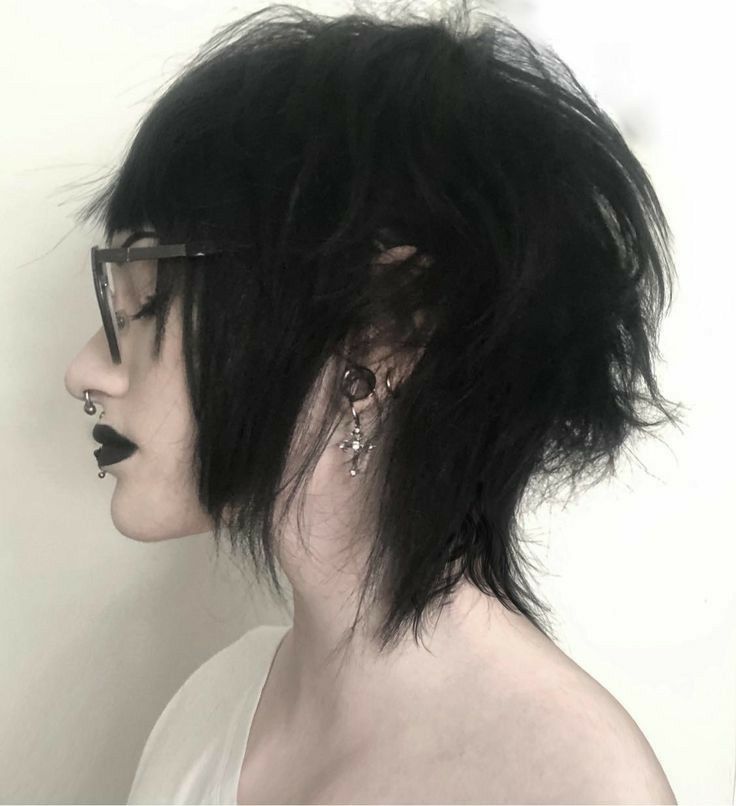 Half Long Half Short Hair Haircuts, Gothic Hair Inspiration, Deathhawk Down, Gothic Haircuts Short, Goth Punk Hair, Short Witchy Haircuts, Disgusted Reaction Pic Drawing, Goth Hair Inspiration, Mid Length Alt Hair