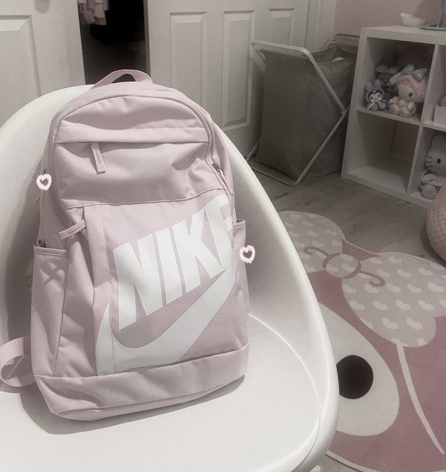 Pink Nike Bookbag, Nike Pink Backpack, Nike Backpack Aesthetic, Mochila Coquette, Nike Bags School, Jansport Backpacks Aesthetic, Pink Nike Backpack, Pink School Backpack, Nike School Backpacks