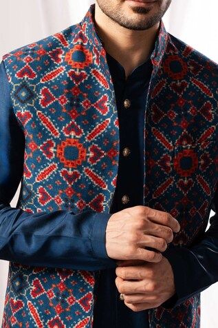 Navy blue long open bundi featuring patola pattern all over. Paired with a solid kurta and pant. - Aza Fashions Patola Kurta For Men, Kurta With Jacket, Patola Pattern, Kurta Set Men, Collar Kurta, Kurta Patterns, Kurta Men, Kurta Set For Men, Rohit Bal