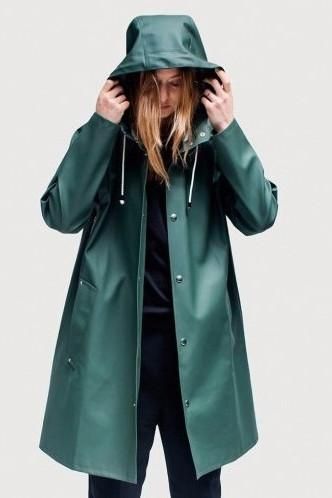 STUTTERHEIM MOSEBACKE RAIN JACKET GREEN | PIPE AND ROW Stutterheim Raincoat, Mantel Cape, Pijamas Women, Raincoat Outfit, Green Raincoat, Blue Raincoat, Long Rain Coat, North Face Rain Jacket, Raincoat Jacket